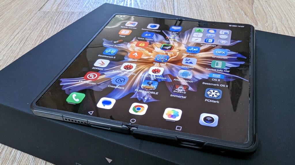 Honor Magic V2